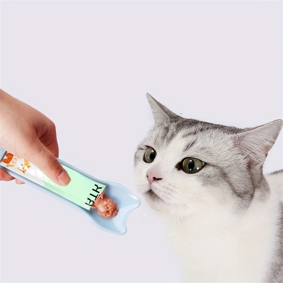 Quadrate Treat Squeeze Feeder for Cats