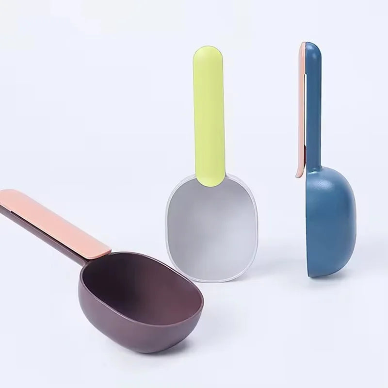 Clip-On Pet Food Scoop