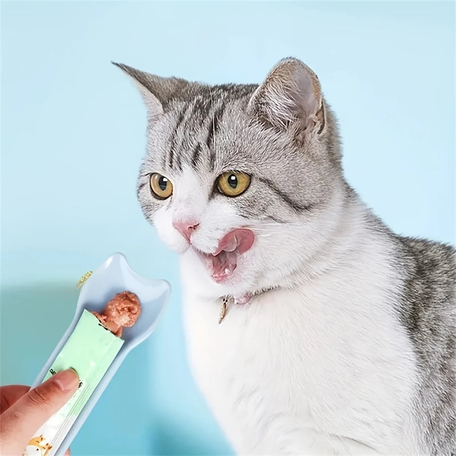 Quadrate Treat Squeeze Feeder for Cats